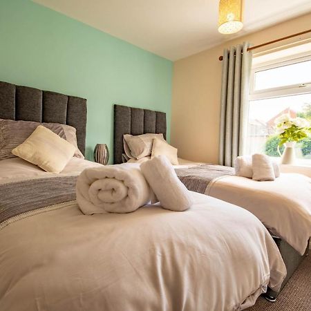 3-Bedroom House With Garden, Conservatory, In Centre Of Worcester Bagian luar foto
