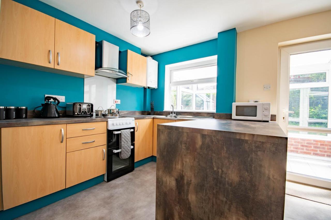 3-Bedroom House With Garden, Conservatory, In Centre Of Worcester Bagian luar foto
