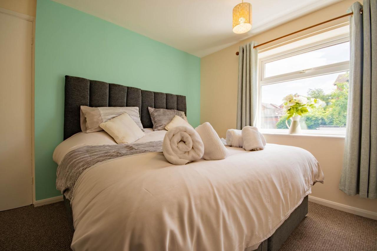 3-Bedroom House With Garden, Conservatory, In Centre Of Worcester Bagian luar foto