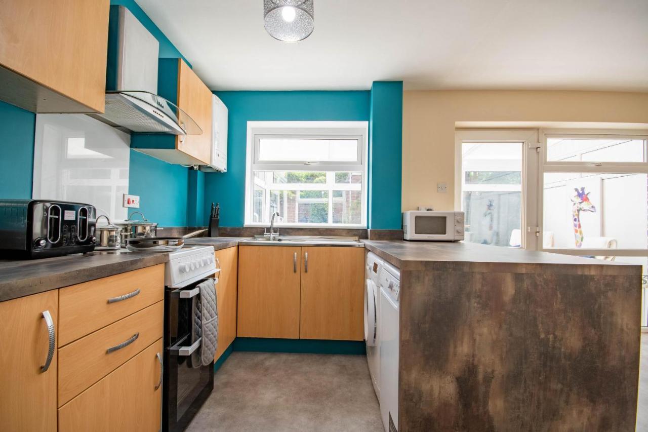 3-Bedroom House With Garden, Conservatory, In Centre Of Worcester Bagian luar foto