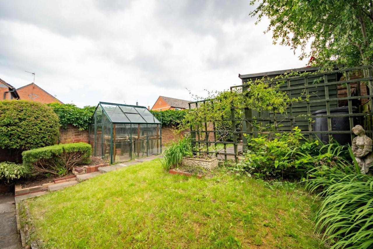 3-Bedroom House With Garden, Conservatory, In Centre Of Worcester Bagian luar foto